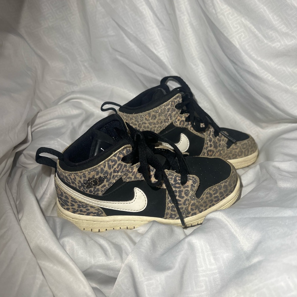 Air Jordan 1 Mid SE (leopard) (kids)